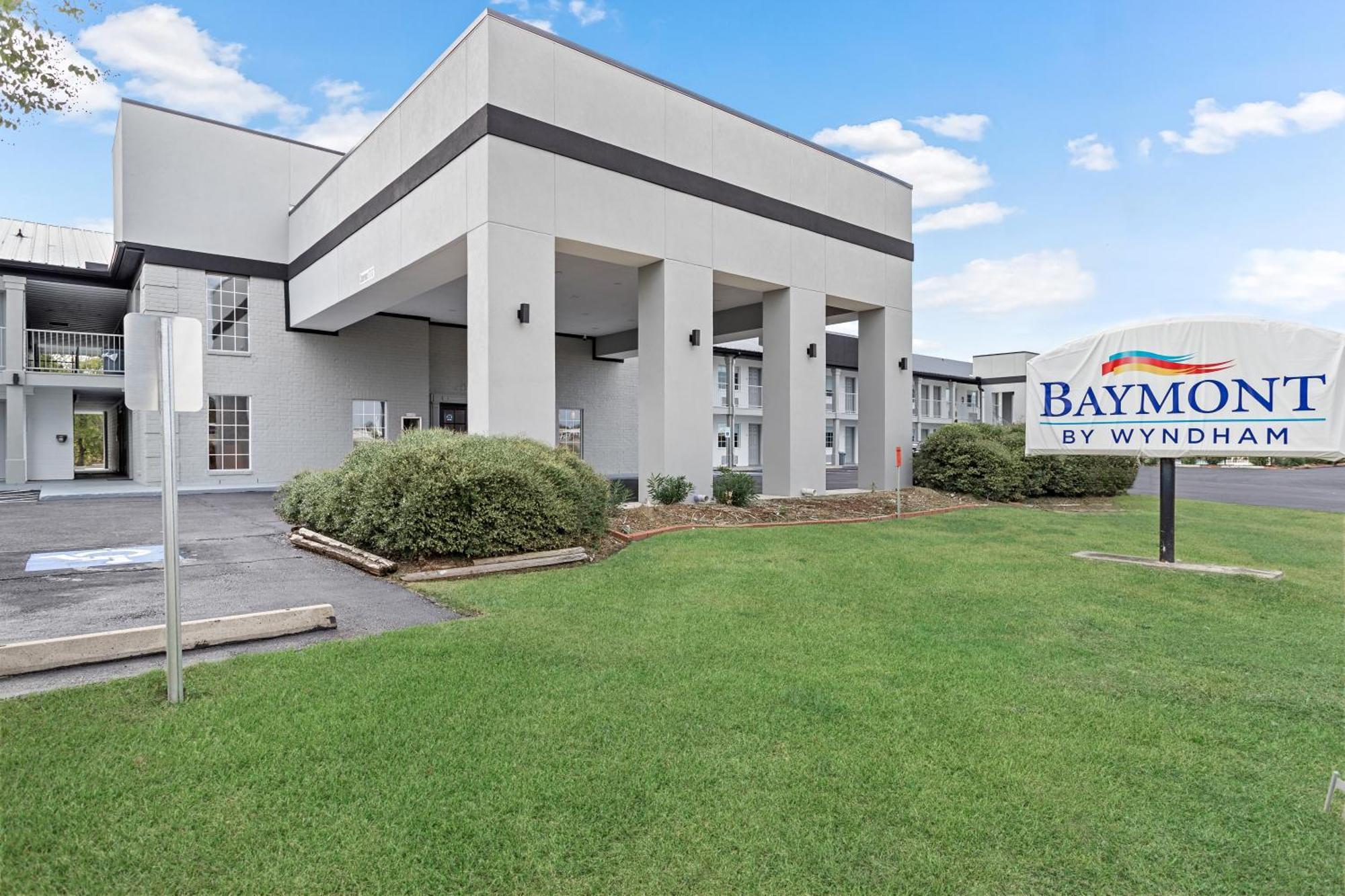 Hotel Baymont By Wyndham Beaumont Exterior foto